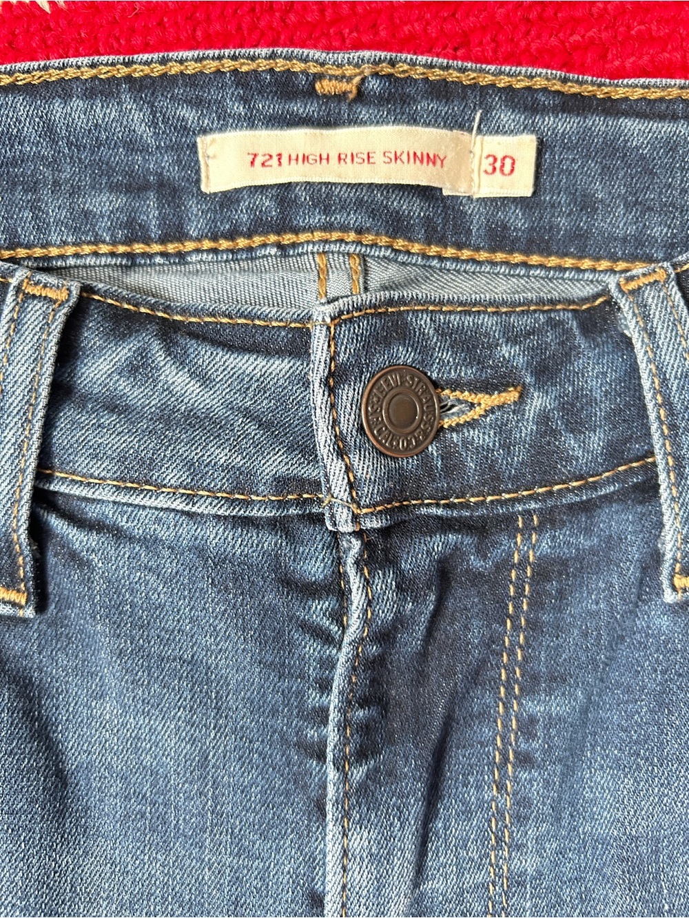 Levi's High Rise Skinny Jeans in Medium Blue